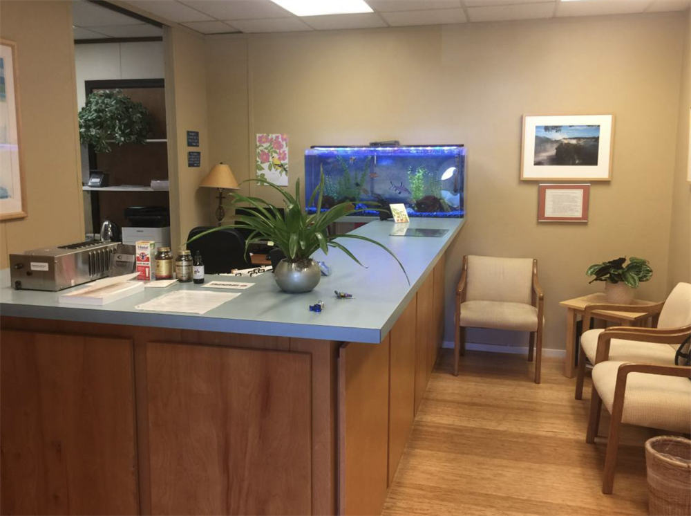 Office to Share / Share Rental  (The office is best suited for a chiropractor, a massage therapist or a psychotherapist.)