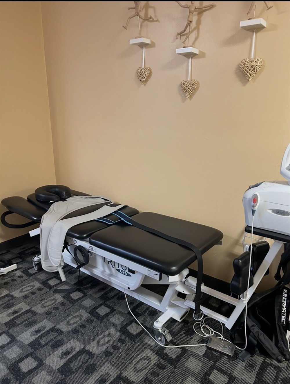 TRITON DTS SPINAL DECOMPRESSION TABLE