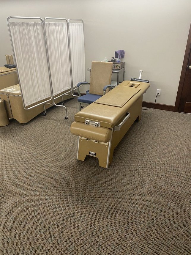Dr Retiring , Chiropractic tables and PT Equipment for sale