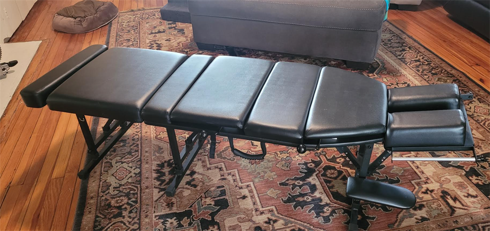 Portable adjusting table