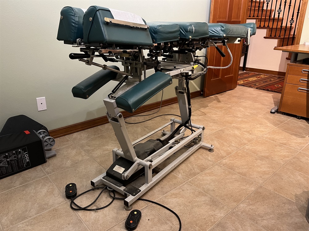 Lloyd 402 Elevation flexion/distraction chiropractic table